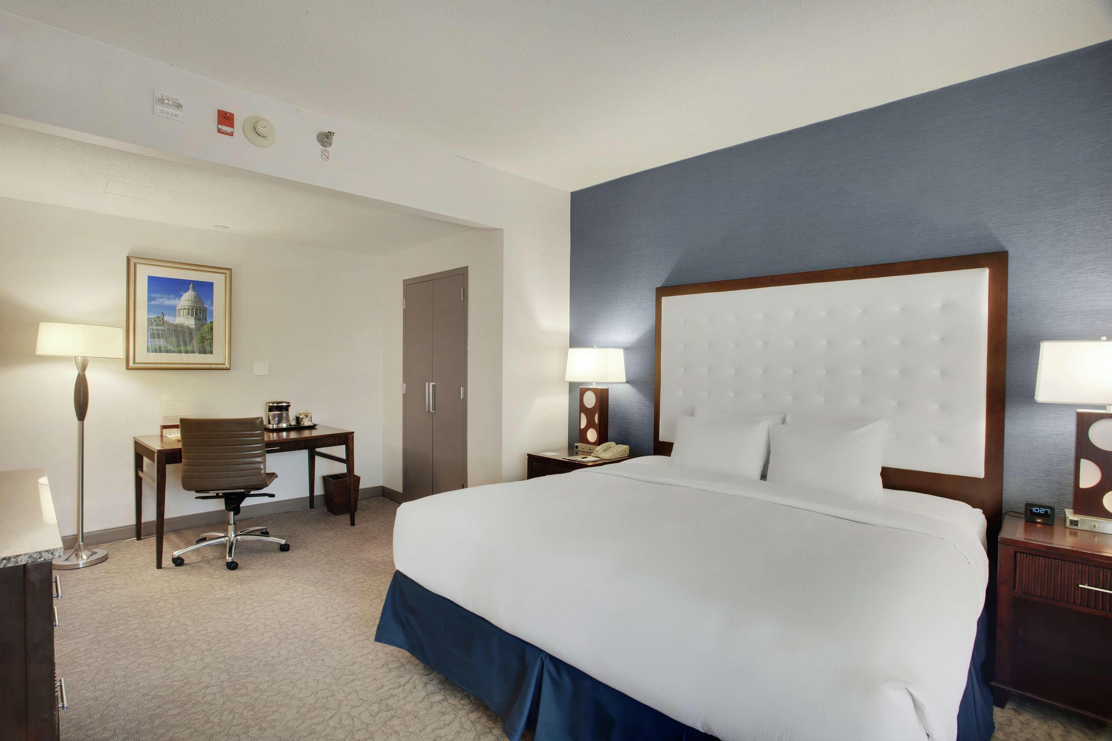 Hotel Doubletree By Hilton Little Rock Exterior foto